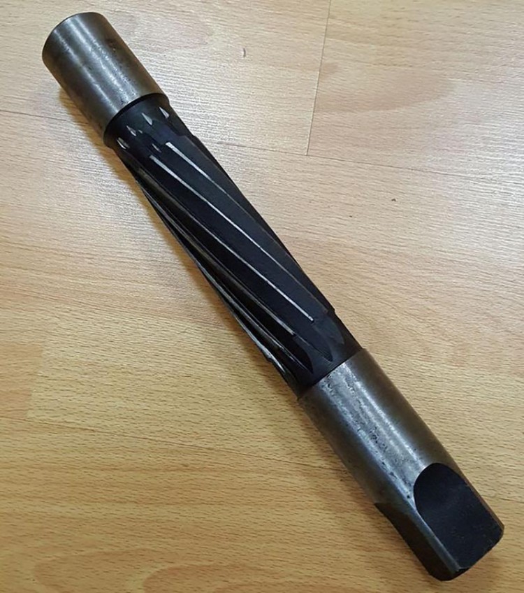 развертка 14 с направляющей цапфой. 15 мм. развертка шкворня зил 130. развертка с направляющей. развертка направляющих втулок клапанов 9 мм l-135 мм а/м газ 402.