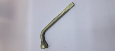 Баллонный ключ 19 мм короткий, с лопаткой